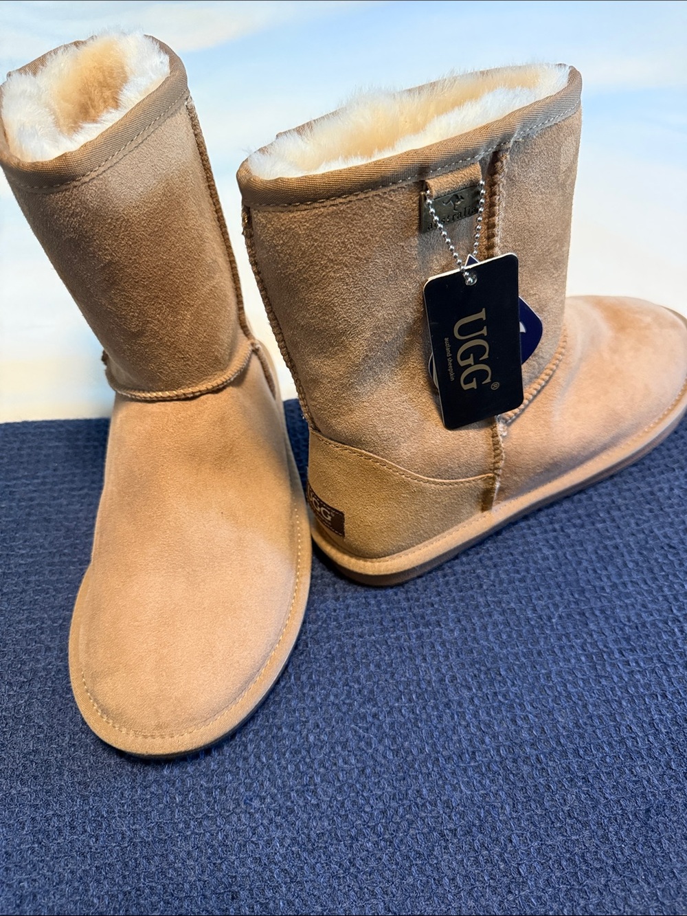 UGG Classic Short Boots - Chestnut/Tan